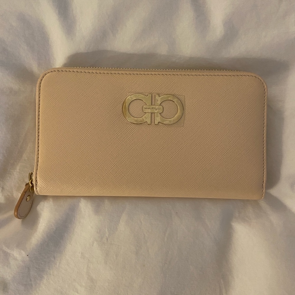 Elegant Tan Wallet
